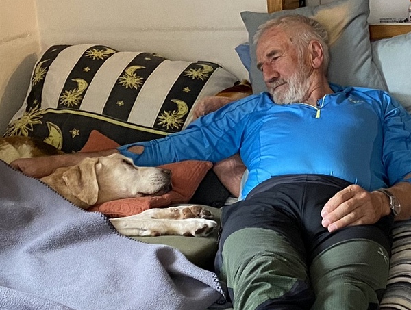 Mit Peda auf der Couch.